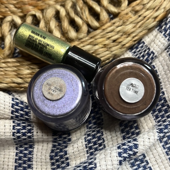MAC :: Loose Pigment Powders - Picture 2 of 3